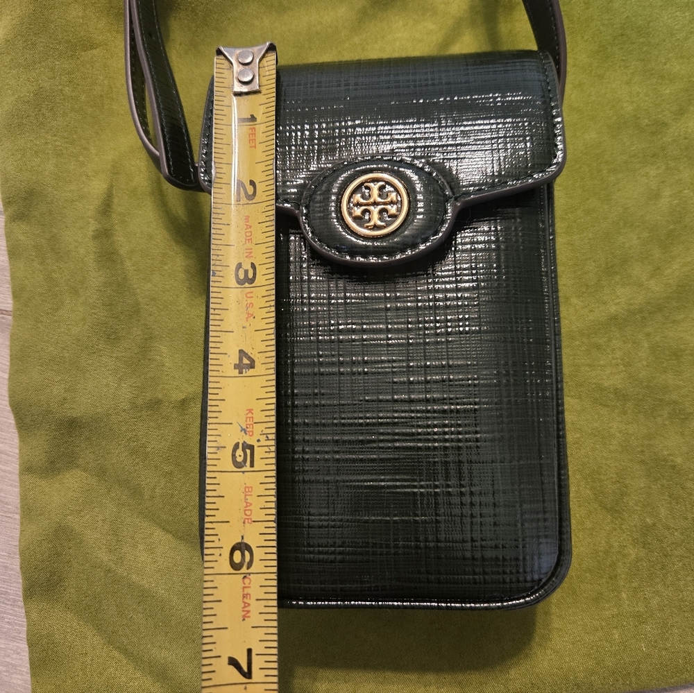 Tory Burch Robinson Crosshatched Phone Crossbody Evergreen. Excellent, Worn Once - Picture 4 of 10